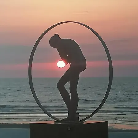 Studio Amor Op Het Gelijkvloers Met Tuintje Nabij Strand De Haan Exterior photo
